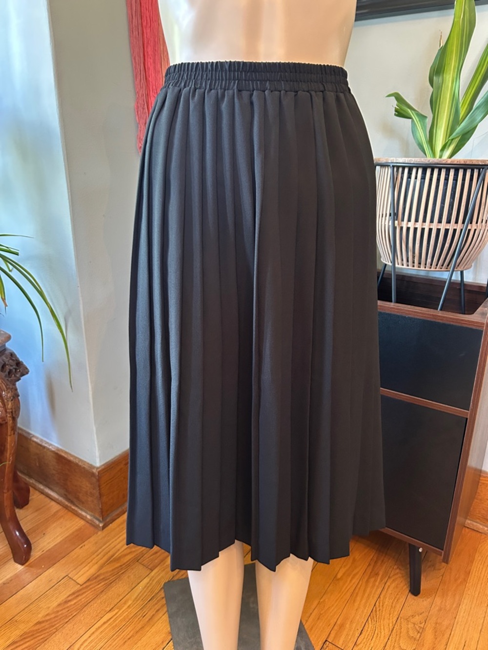Vintage Classic Black Pleated Skirt - Women's
